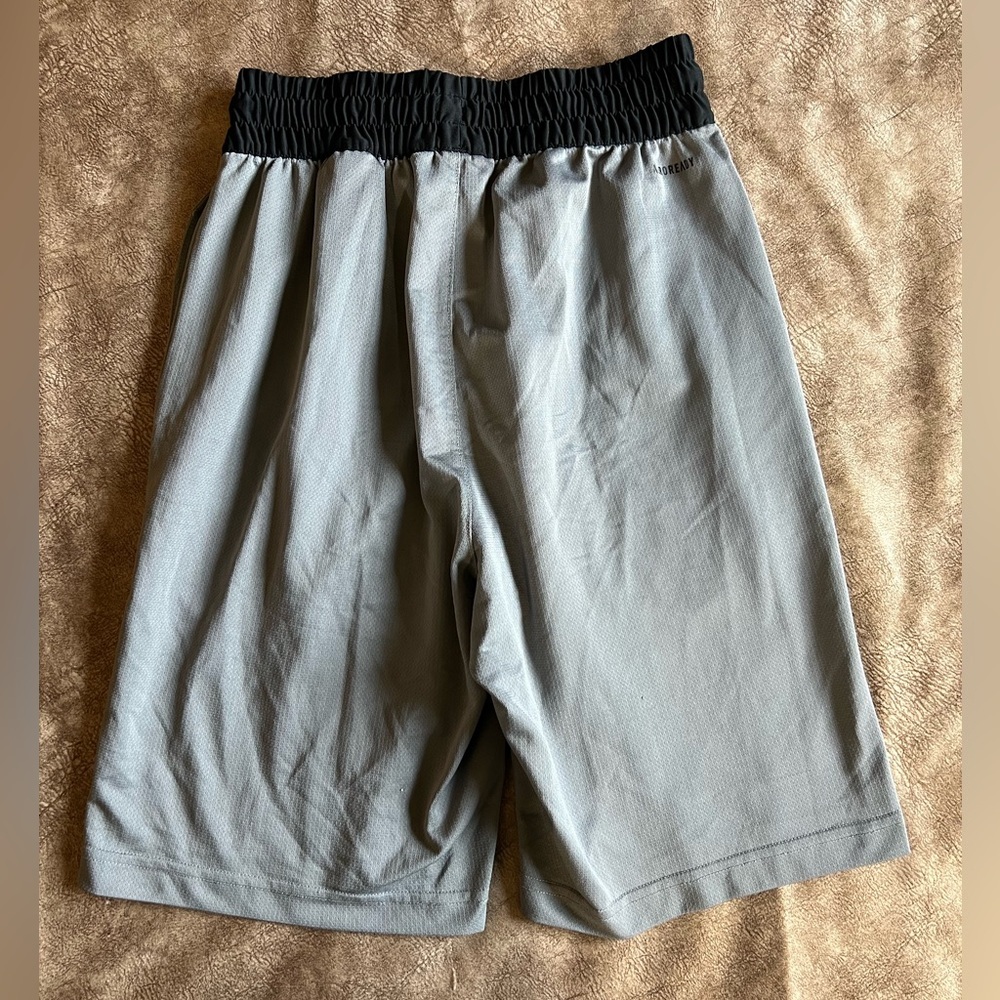Adidas Basketball Club Men’s Grey/Black Athletic Performance Shorts Size Small - Picture 4 of 6